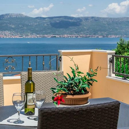Apartment Leut With Spacious Terrace And Sea View Slatine Zewnętrze zdjęcie