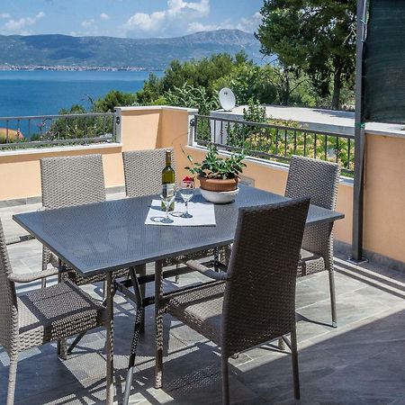 Apartment Leut With Spacious Terrace And Sea View Slatine Zewnętrze zdjęcie