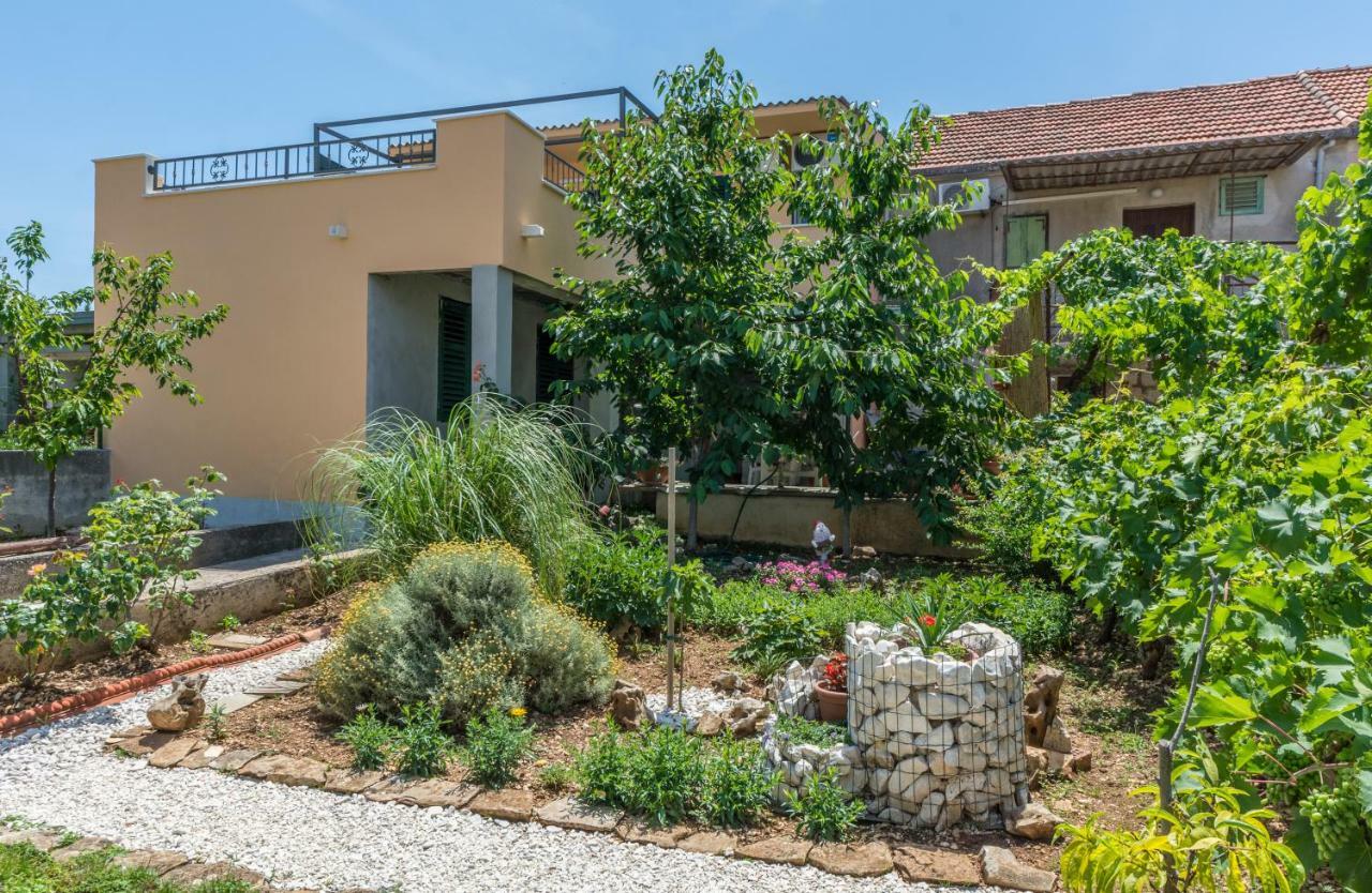 Apartment Leut With Spacious Terrace And Sea View Slatine Zewnętrze zdjęcie