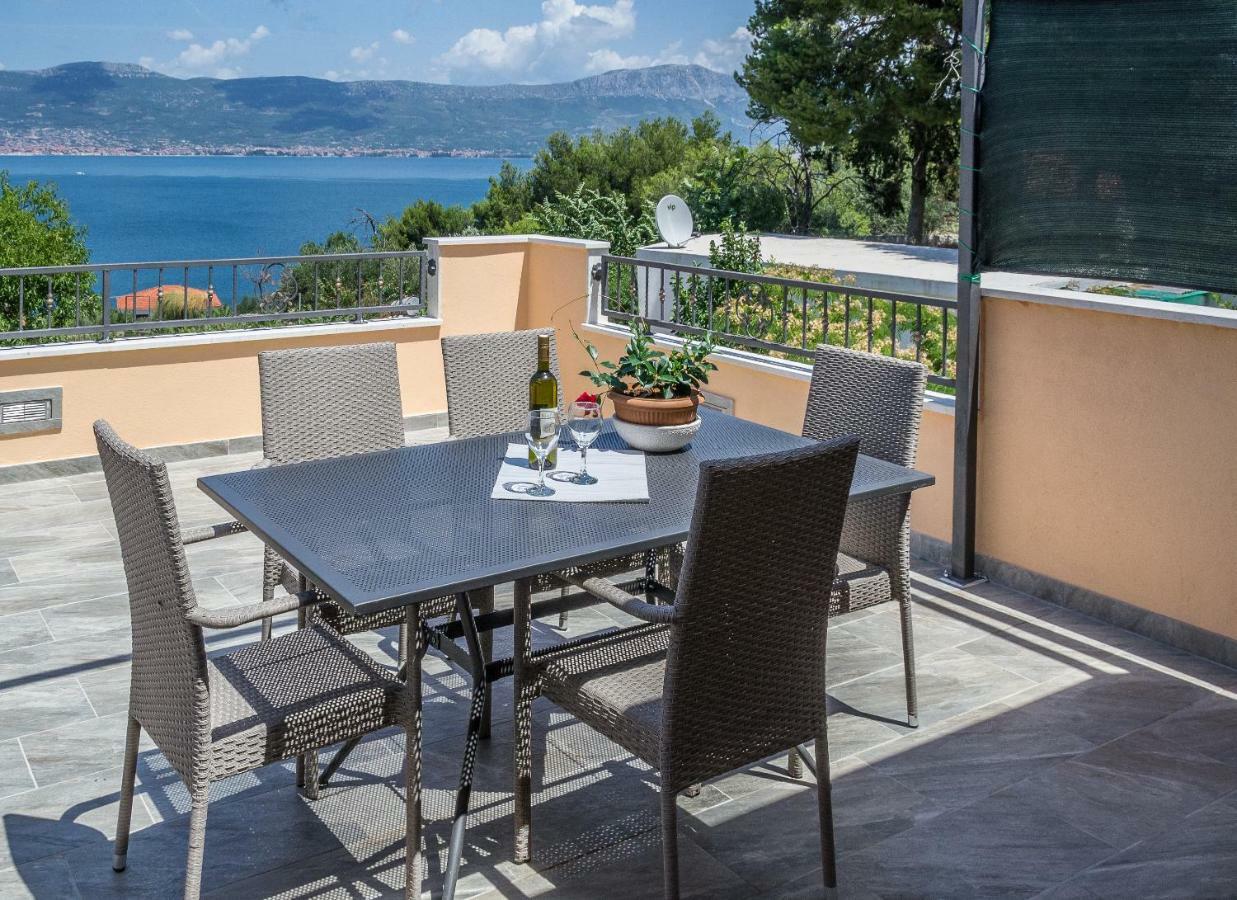 Apartment Leut With Spacious Terrace And Sea View Slatine Zewnętrze zdjęcie