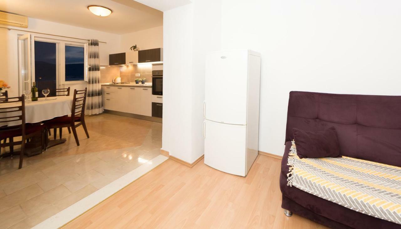 Apartment Leut With Spacious Terrace And Sea View Slatine Zewnętrze zdjęcie