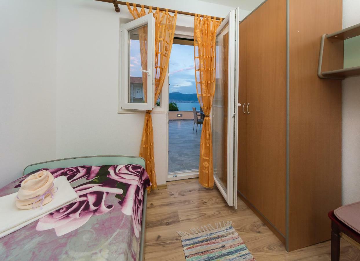 Apartment Leut With Spacious Terrace And Sea View Slatine Zewnętrze zdjęcie