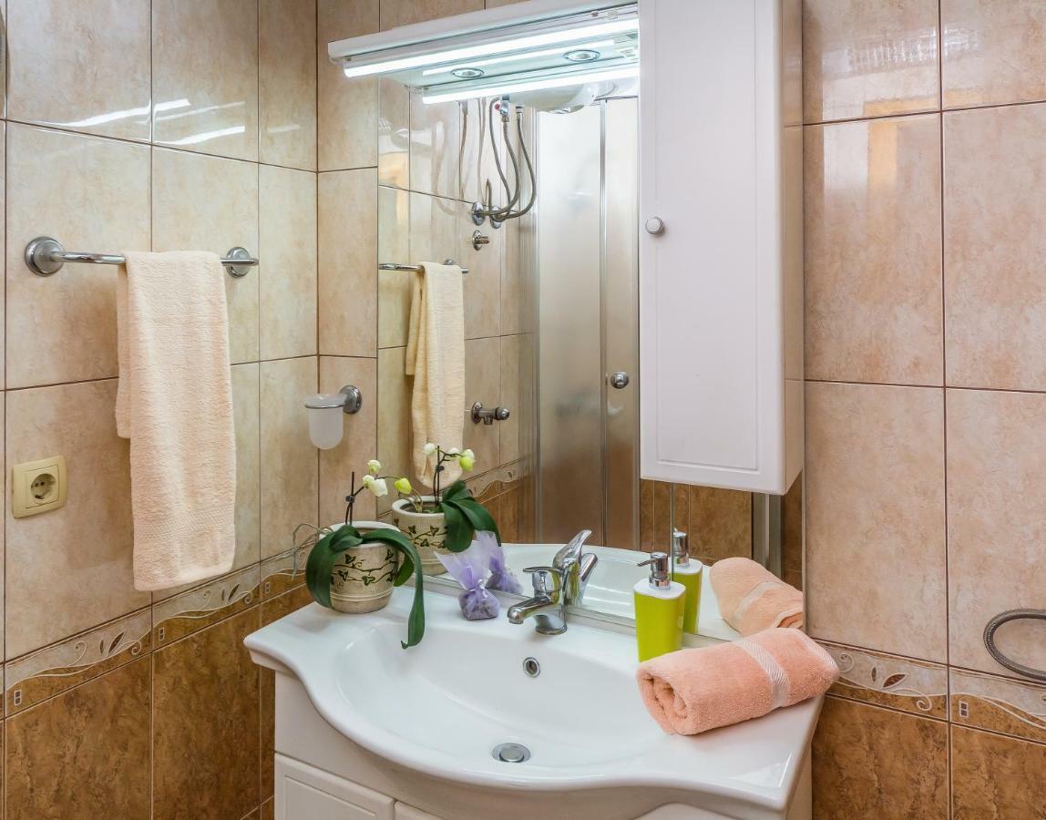 Apartment Leut With Spacious Terrace And Sea View Slatine Zewnętrze zdjęcie
