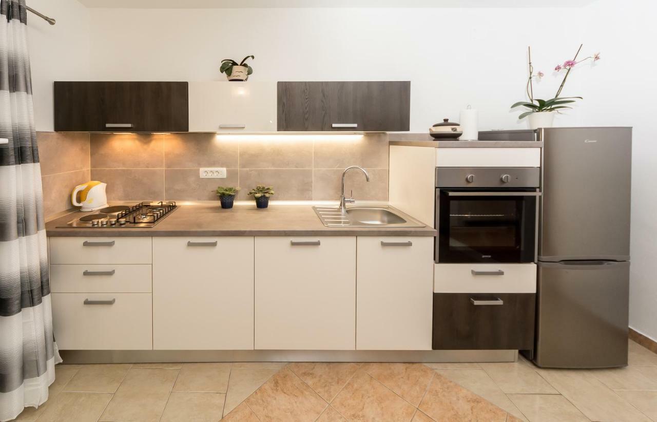 Apartment Leut With Spacious Terrace And Sea View Slatine Zewnętrze zdjęcie
