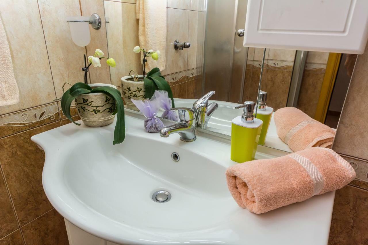 Apartment Leut With Spacious Terrace And Sea View Slatine Zewnętrze zdjęcie