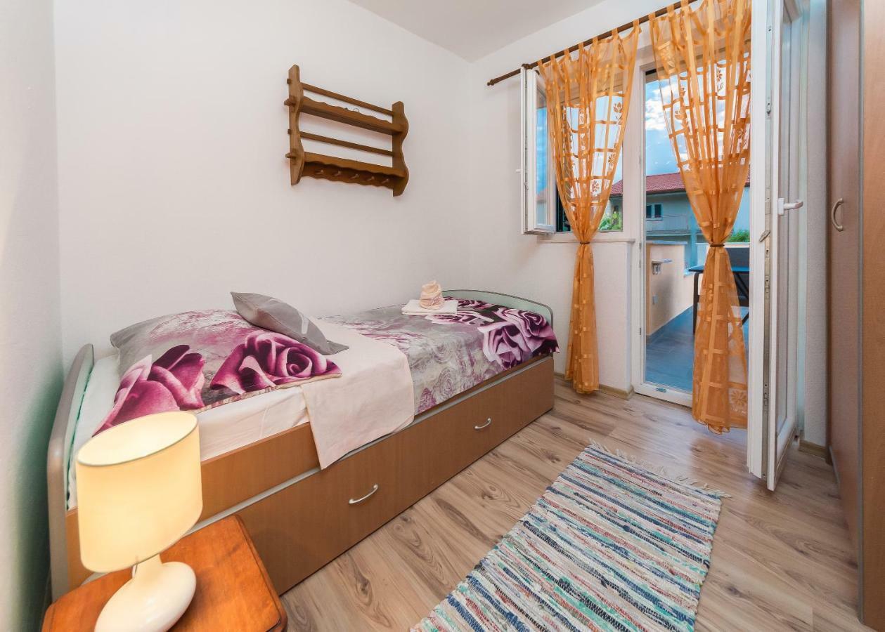 Apartment Leut With Spacious Terrace And Sea View Slatine Zewnętrze zdjęcie