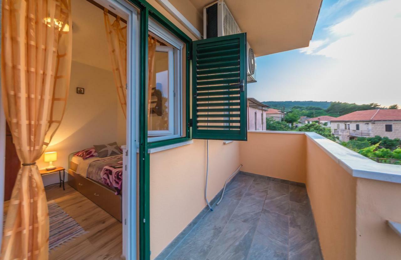 Apartment Leut With Spacious Terrace And Sea View Slatine Zewnętrze zdjęcie